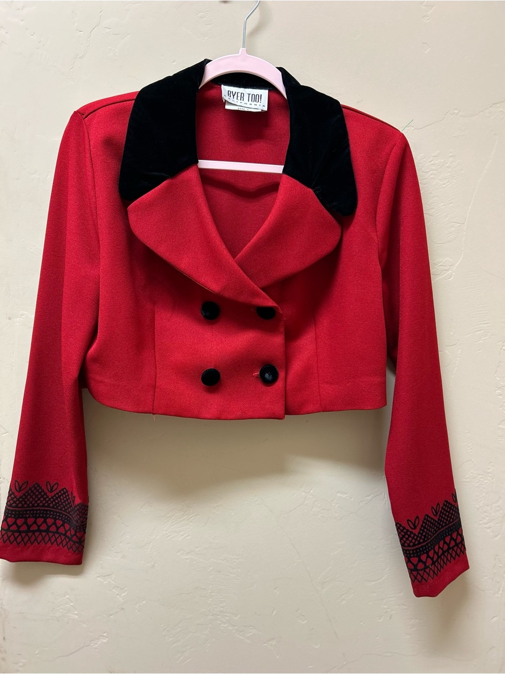 BYER TOO Red Cropped Double-Breasted Blazer with Black Collar